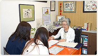 占いの様子